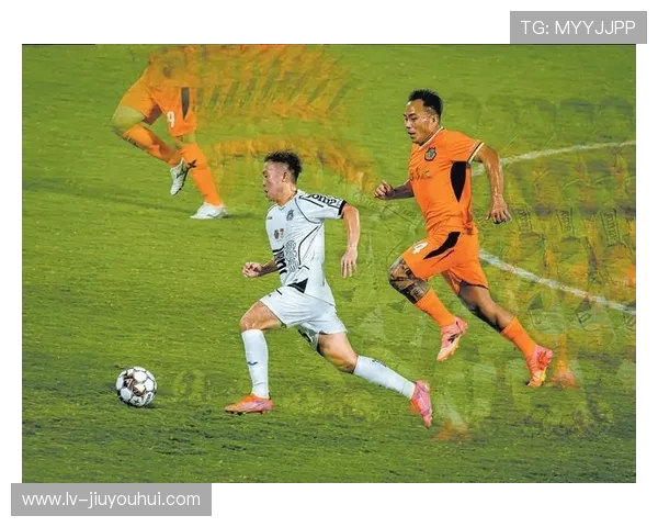 《小小Momo足球梦想：从踢球到成为绿茵场上的闪耀明星》